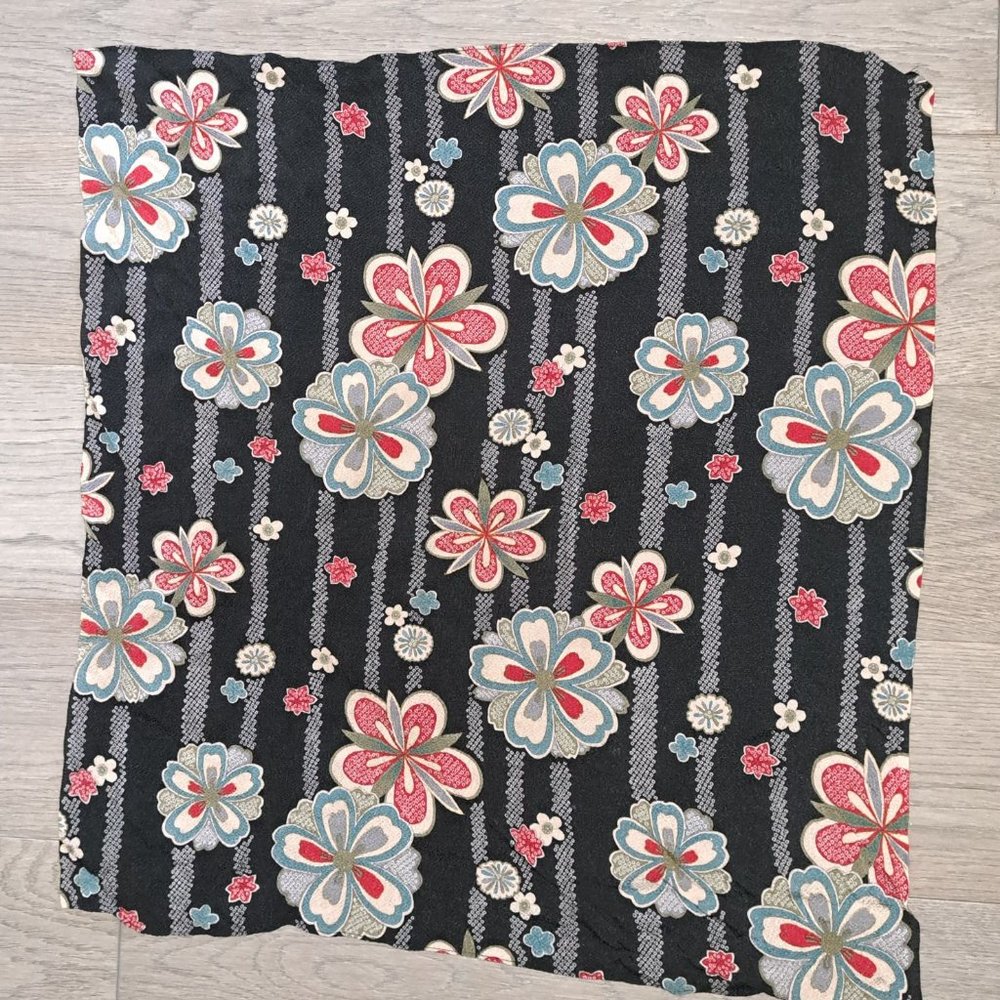Japanese scarf - Picture 2 of 5